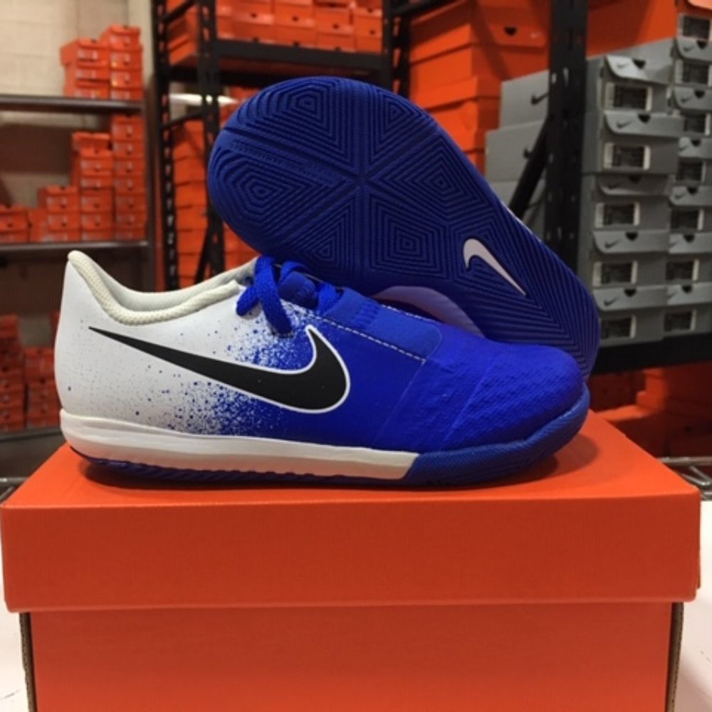Nike Junior Phantom Venom Academy IC Soccer Shoes!